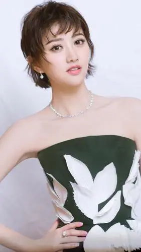 精美壁纸:短发景甜,小波浪景甜,你觉得好看吗?