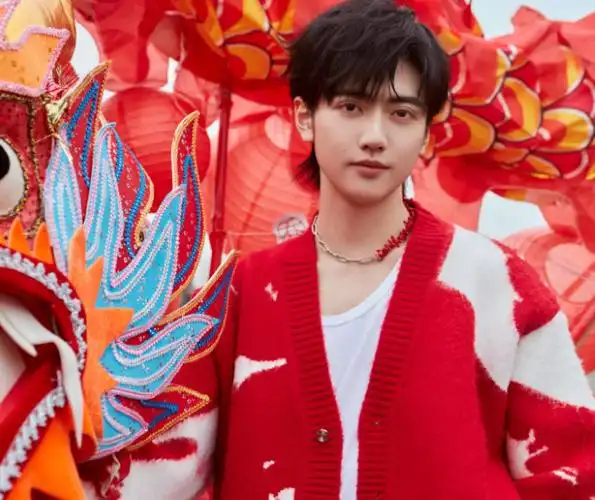 王鹤棣不敢再炒cp蔡徐坤被亲妈害惨了徐若晗超越当公司一姐