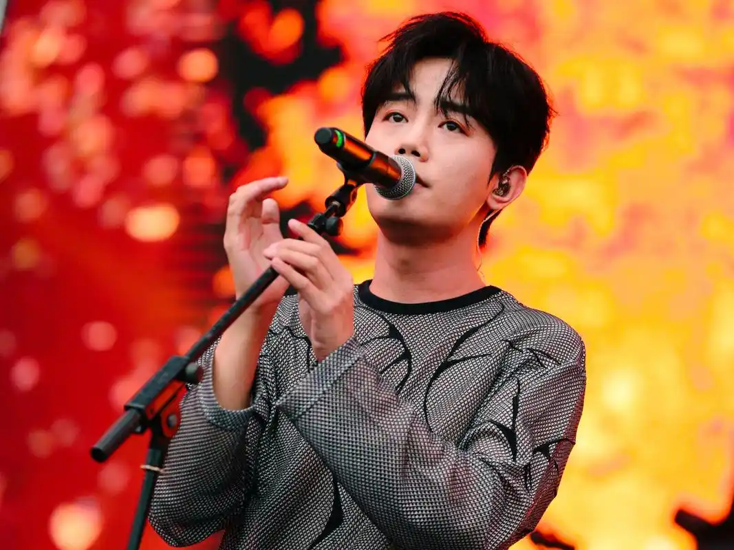 你知道歌手"队长"的原名是什么吗?