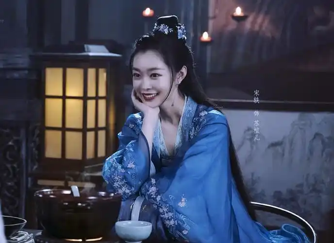 年底的时候,《风起洛阳》大火,宋轶和王一博搭戏,扮演夫妻,收获好评一