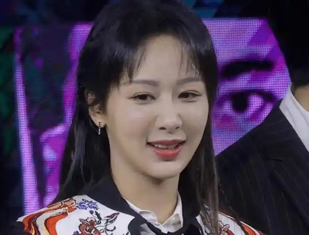 31岁杨紫演高中生,法令纹明显尖下巴,2024年辣眼的一部剧要来了