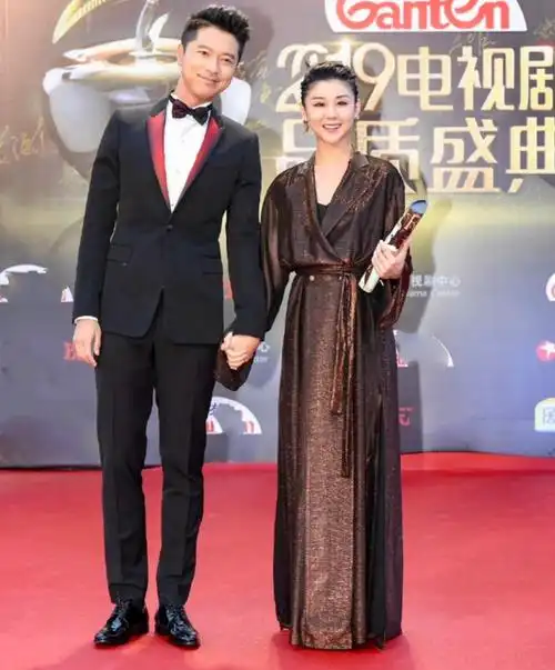 原创王雷1家3口罕见亮相李小萌发福明显儿子胖乎乎超可爱