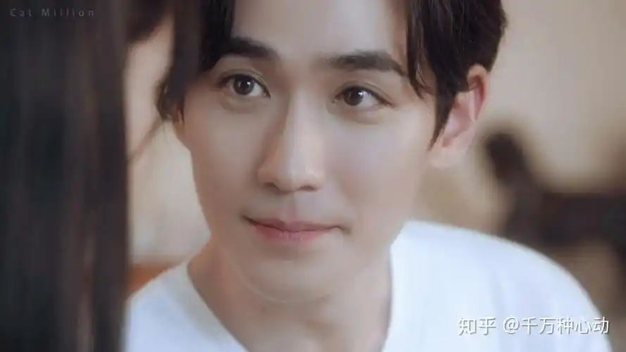 有没有人可以分享一下朱一龙笑起来的图片