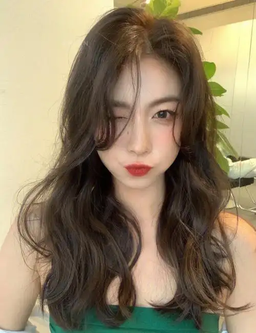 烫发自然卷也可以做的发型法式卷浪漫