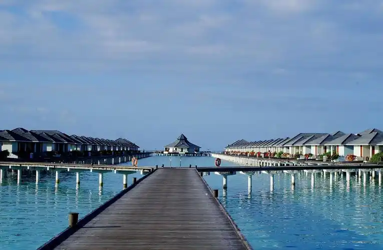 马尔代夫太阳岛旅游图片(马尔代夫太阳岛海边风景图片)