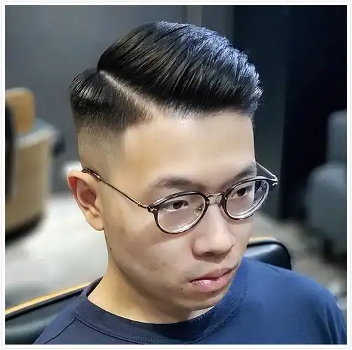 男生5款简单时髦的短发,最适合出行,让你可以在假期中帅气度过