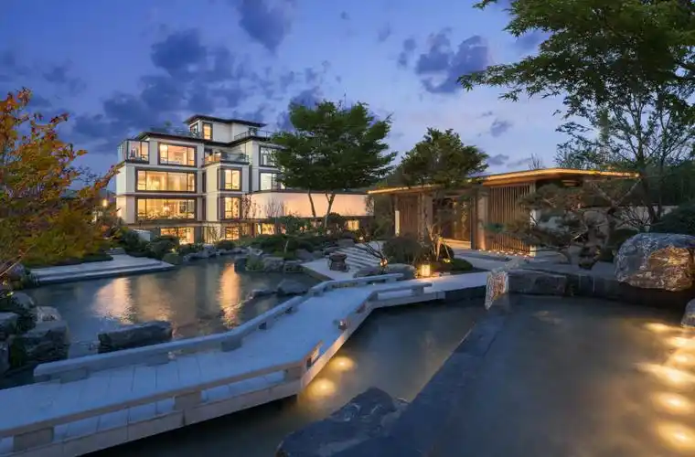 贵阳龙湖·湖山原著别墅,尽显城市繁华和自然美景