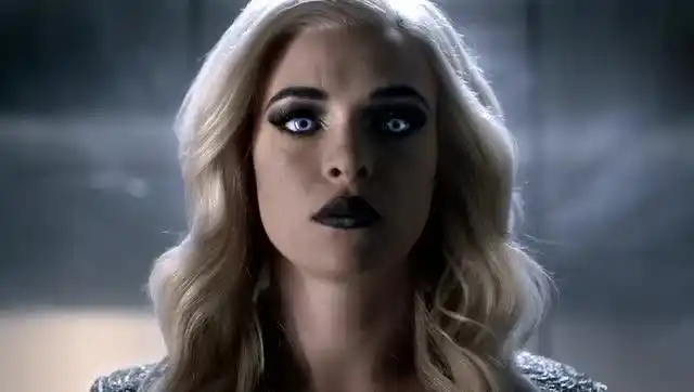 闪电侠,西斯科和朱利安试图挽回冰霜杀手,让她变回凯特琳