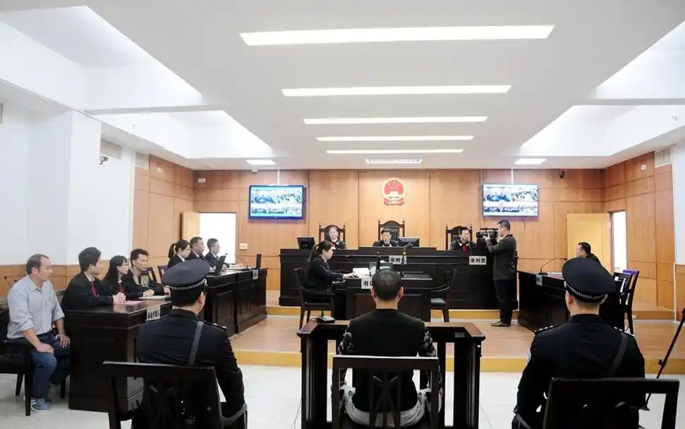 8"杀人抢劫案审判