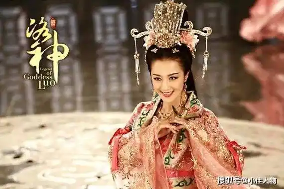 她曾是古装第一美人,被狗咬伤,又输官司,终于在40岁演坏人翻红_李依晓