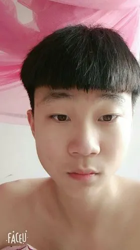 谁能帮我看看颜值:我瓜子脸,柳叶眉,杏眼,狮子鼻,标准嘴,皮肤比较白