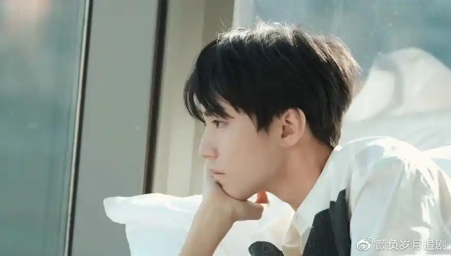 王俊凯壁纸独一无二的神仙颜值真的是能抗能打