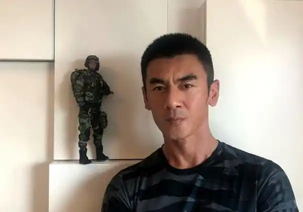 醒醒吧!没军人气质就不要尬演,真正演出军人气场的只服这5位