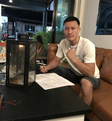 王冠签约ufc 誓证言黄种人也能征服铁笼拿冠军