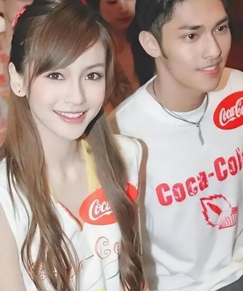 毕竟杨颖只有15岁的时候就和陈伟霆交往,他们还一起演过电视剧,给观众