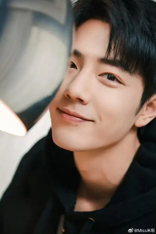 肖战梦境大片#粉上肖战是那年他挂了3天的热榜笑容,太治愈了,感舅他