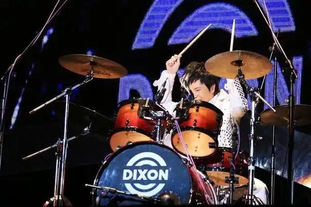 郑源图片(歌手郑源畅谈音乐之路) - 赤虎壹号