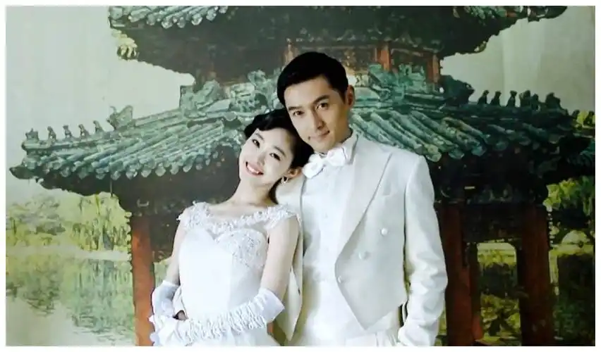 胡歌老婆原来是她两人婚纱照被翻出霸道总裁配傻白甜啊