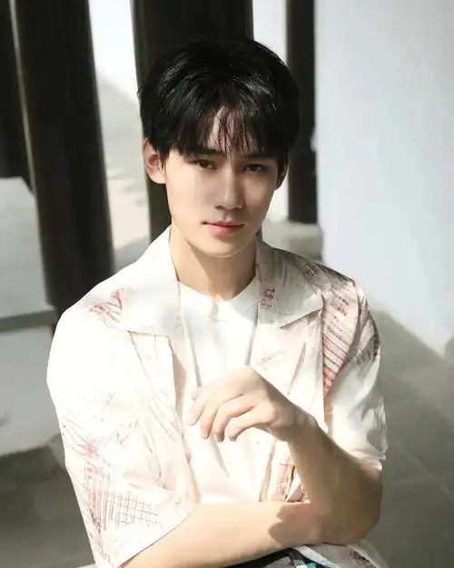 张真源绘意青春