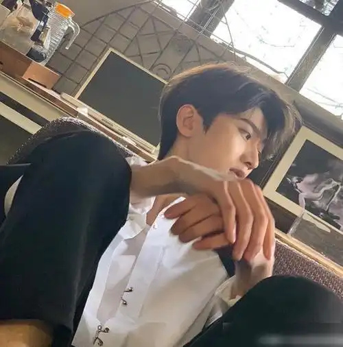 "女友"视角下的蔡徐坤,侧脸太完美,粉丝质问谁拍的!