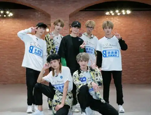 《青春有你》第一季真的挺糊的,但是选手就业率倒是挺高的