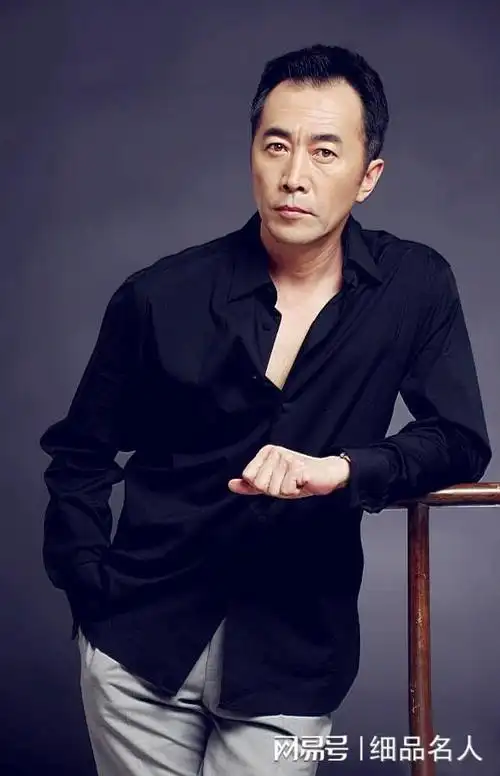 著名演员郑晓宁:50岁做父亲,两次离婚都有心痛