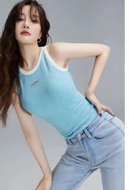 李小璐再晒生活照,绝世容颜美如少女,网友赞叹不已!