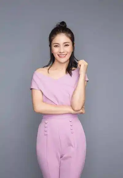 她27岁拿影后,前任是黄晓明,36岁终嫁良人今靠爱子再度翻红_胡可_沙溢