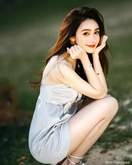 今日养眼美女95后女神小青蛙360无死角标致脸蛋白皙皮肤