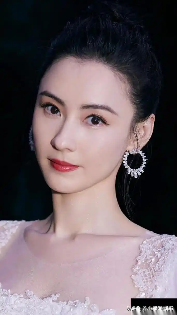 王菲的生活太幸福了.有人说是回来给谢霆锋过生日.