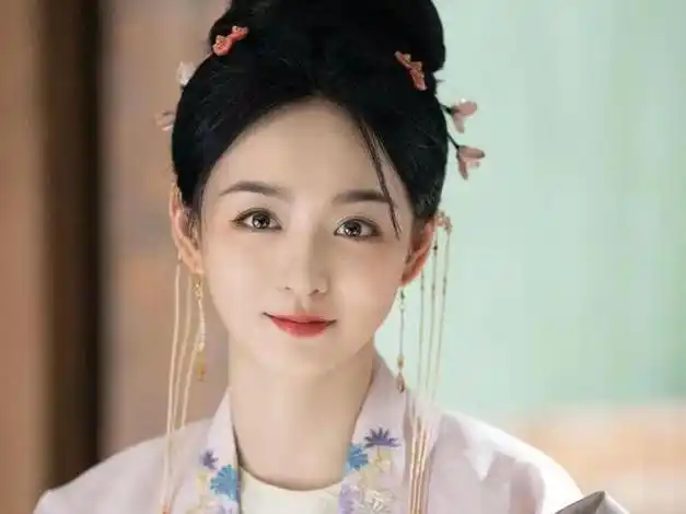 剖析何泓姗的演艺生涯:从青涩到成熟的探索|演员|赵丽颖|刘诗诗|墨雨