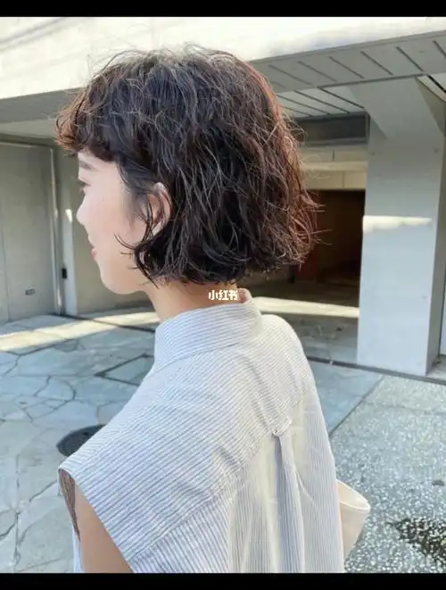 女生小清新短发烫发推荐