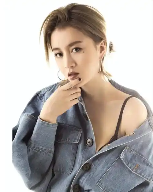 好声音冠军倒向爱奇艺总裁,34岁人生赢家的惊人转变_李嘉格_音乐_家人