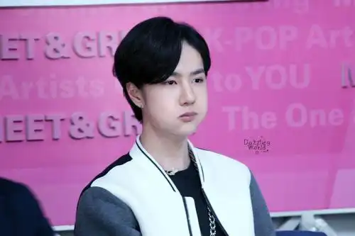 甜甜的那年今日王一博化身最帅机长可甜可盐的王老师