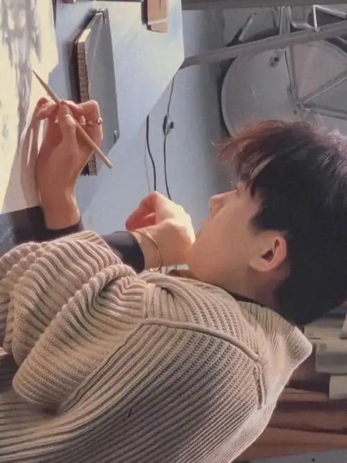 易烊千玺女友视角壁纸1