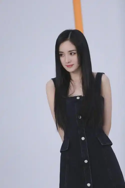 杨幂多大年龄真实年龄杨幂是不是改年龄了