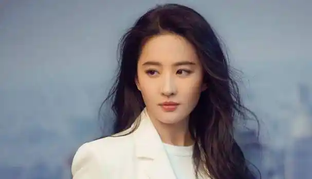 原创从万人捧到风光不再退圈后的刘亦菲如今怎样了