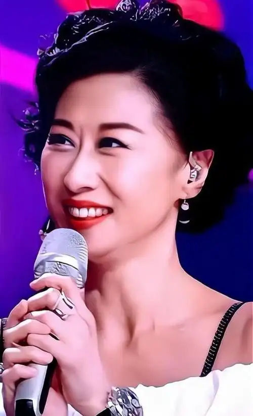 明星图集~叶倩文!_高清图集_新浪网