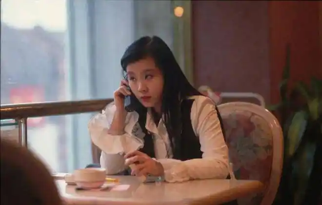 90年代的中国女性老照片在当时非常时尚了