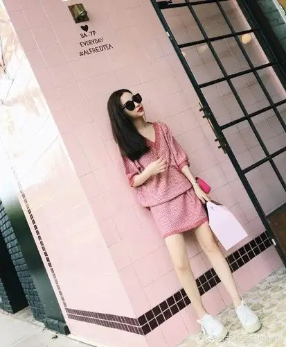 王思聪前女友雪梨泰国度假,这是她最性感的一个造型