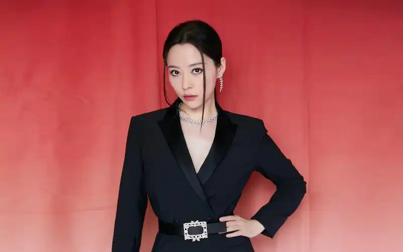 张靓颖飒爽性感写真壁纸图片