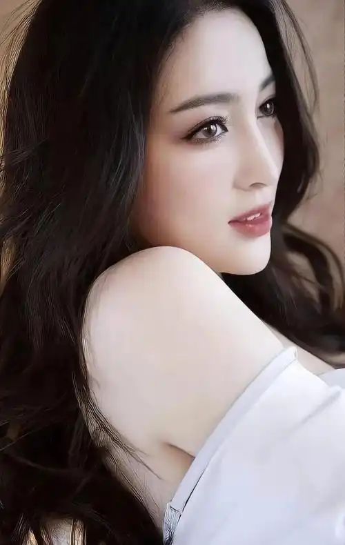 娇艳妩媚的甘婷婷,惊艳迷人,温婉秀雅的写真照!__财经头条