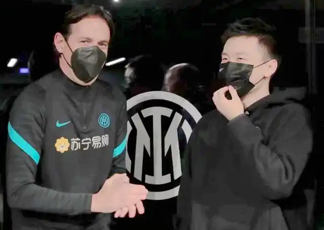 资本的力量国米7大佬聚餐30岁张康阳坐上座太有排面了