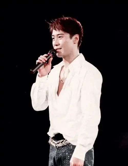 56岁的黎明,8月带来惊喜:以这种方式让世界瞩目