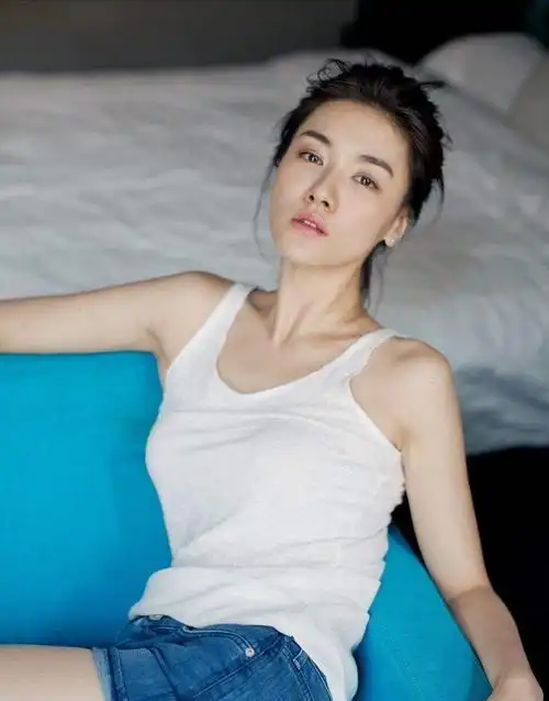 明星侯勇3婚妻子原来这样,比他小20岁