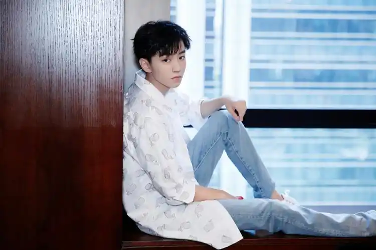 清新帅气王俊凯壁纸魅力酷帅的王俊凯