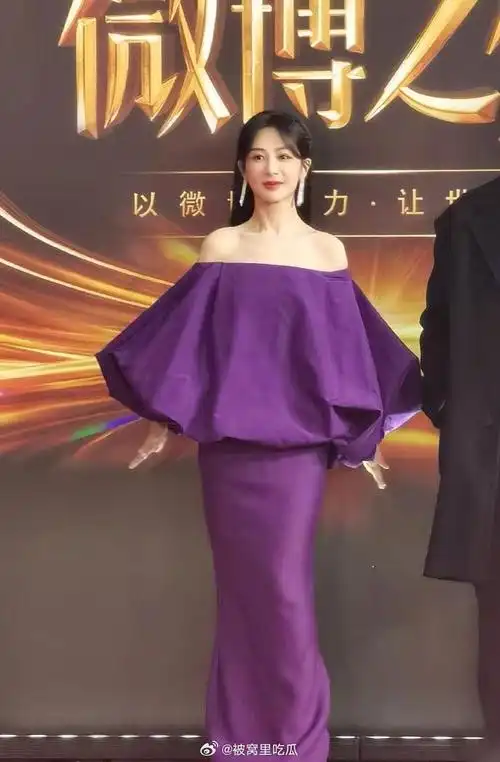 杨紫穿紫#啊啊啊啊啊紫色和杨紫的适配度是百分百!