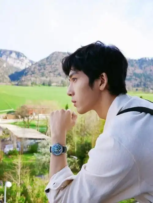 央视力推!没想到井柏然和倪妮分手后,竟以这样方式打出了王炸