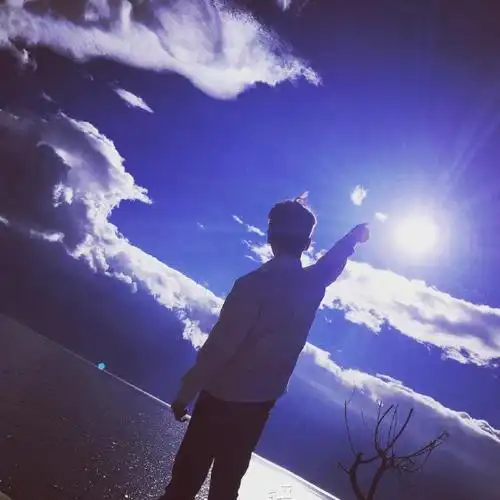 头像简约清新唯美图片男生带文字