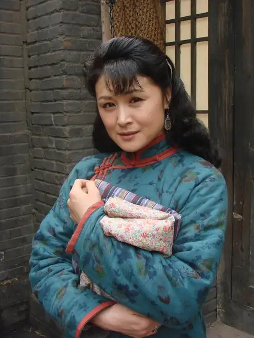 于月仙剧照夫妻俩的坦诚,消除了彼此之间心灵的隔阂.